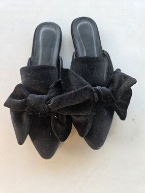 Black Velvet Bow Pointed-Toe Mule - Women